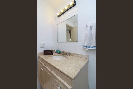 Apartamento para alugar com 134m², 3 quartos e 1 vaga Apartamento para alugar com 134m², 3 quartos e 1 vagaBanheiro 2