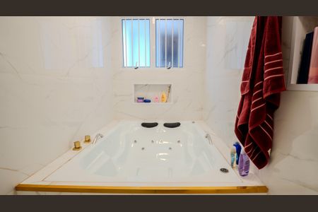 Casa à venda com 200m², 3 quartos e 2 vagasBanheiro da Suíte 1