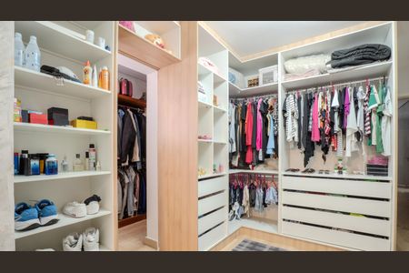 Casa à venda com 200m², 3 quartos e 2 vagasCloset da suíte 1