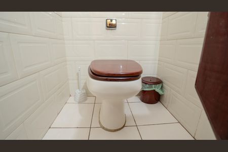 Casa à venda com 200m², 3 quartos e 2 vagasBanheiro 2