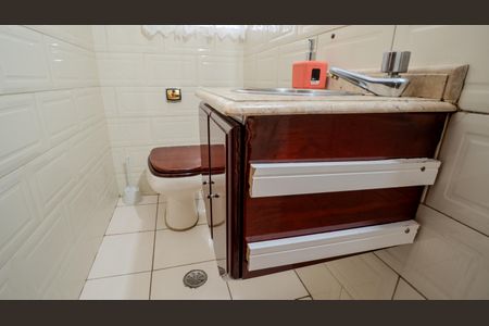 Casa à venda com 200m², 3 quartos e 2 vagasBanheiro 2