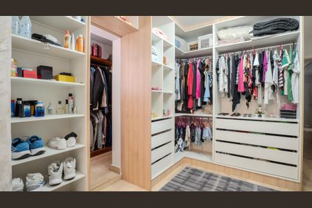 Casa à venda com 200m², 3 quartos e 2 vagasCloset da suíte 1