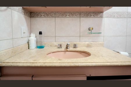 Casa à venda com 200m², 3 quartos e 2 vagasBanheiro da Suíte 2