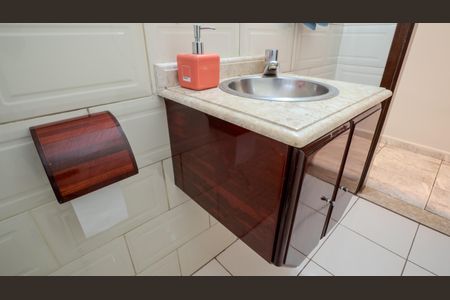 Casa à venda com 200m², 3 quartos e 2 vagasBanheiro 2