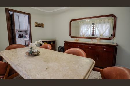 Casa à venda com 200m², 3 quartos e 2 vagasSala 1