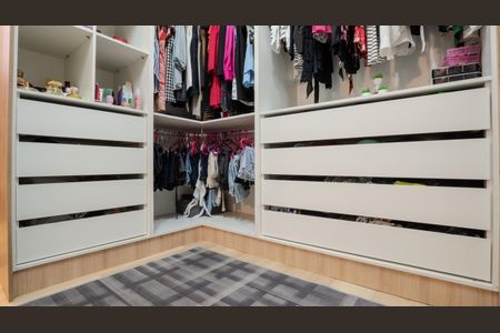 Casa à venda com 200m², 3 quartos e 2 vagasCloset da suíte 1
