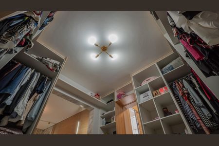 Casa à venda com 200m², 3 quartos e 2 vagasCloset da suíte 1