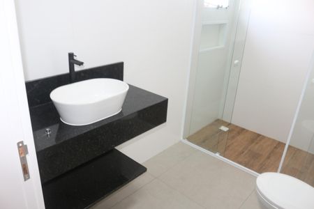 Casa à venda com 160m², 4 quartos e 1 vagaBanheiro 1