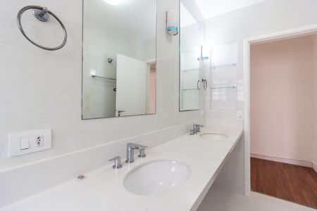 Apartamento para alugar com 105m², 2 quartos e 1 vaga Apartamento para alugar com 105m², 2 quartos e 1 vagaBanheiro