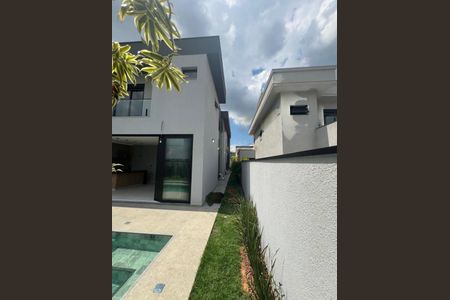 Casa de condomínio à venda com 340m², 4 quartos e 4 vagas Casa de condomínio à venda com 340m², 4 quartos e 4 vagasFoto 02