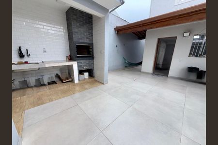 Casa à venda com 236m², 5 quartos e 3 vagasFoto 01