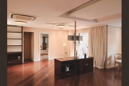 Casa de condomínio à venda com 984m², 5 quartos e 3 vagas