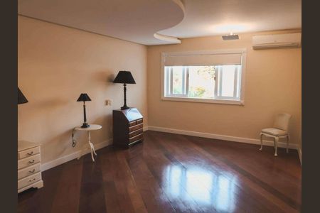 Casa de condomínio à venda com 984m², 5 quartos e 3 vagas