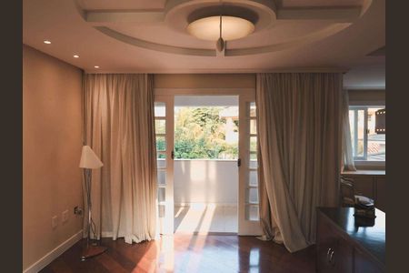 Casa de condomínio à venda com 984m², 5 quartos e 3 vagas