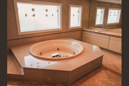 Casa de condomínio à venda com 984m², 5 quartos e 3 vagas