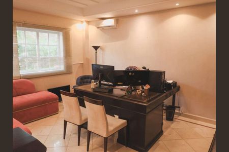 Casa de condomínio à venda com 984m², 5 quartos e 3 vagas