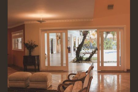 Casa de condomínio à venda com 984m², 5 quartos e 3 vagas