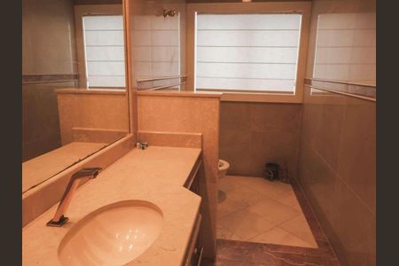 Casa de condomínio à venda com 984m², 5 quartos e 3 vagas