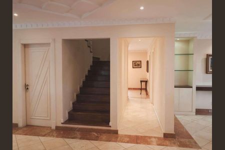 Casa de condomínio à venda com 984m², 5 quartos e 3 vagas