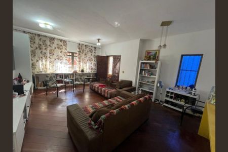 SALA de casa à venda com 4 quartos, 200m² em Água Rasa, São Paulo