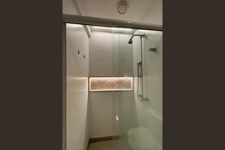 Apartamento à venda com 96m², 3 quartos e 2 vagas Apartamento à venda com 96m², 3 quartos e 2 vagasBanheiro social