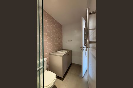 Apartamento à venda com 96m², 3 quartos e 2 vagas Apartamento à venda com 96m², 3 quartos e 2 vagasBanheiro social