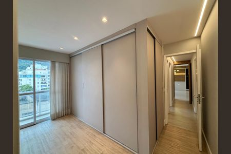 Apartamento à venda com 96m², 3 quartos e 2 vagas Apartamento à venda com 96m², 3 quartos e 2 vagasSuíte