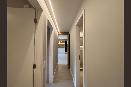 Apartamento à venda com 96m², 3 quartos e 2 vagas Apartamento à venda com 96m², 3 quartos e 2 vagasSala - corredor se acesso