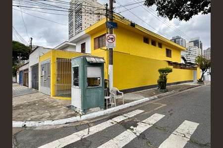 Casa para alugar com 156m², 3 quartos e 2 vagas Casa para alugar com 156m², 3 quartos e 2 vagasFachada