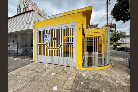 Casa para alugar com 156m², 3 quartos e 2 vagas Casa para alugar com 156m², 3 quartos e 2 vagasFachada