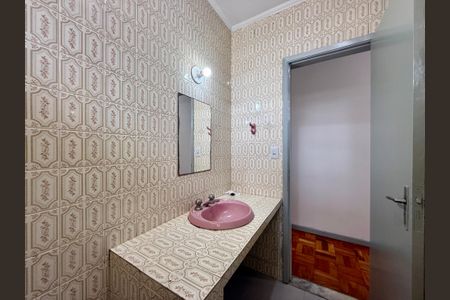 Casa para alugar com 156m², 3 quartos e 2 vagas Casa para alugar com 156m², 3 quartos e 2 vagasBanheiro Social