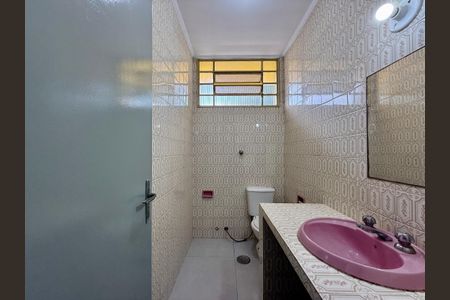 Casa para alugar com 156m², 3 quartos e 2 vagas Casa para alugar com 156m², 3 quartos e 2 vagasBanheiro Social