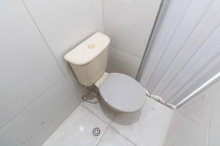 Banheiro de kitnet/studio para alugar com 0 quarto, 19m² em Campo Grande, Rio de Janeiro