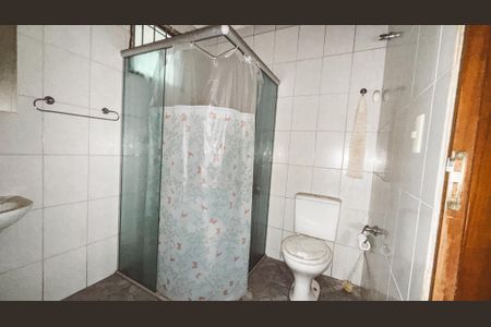 Casa à venda com 233m², 3 quartos e 3 vagasBanheiro 2