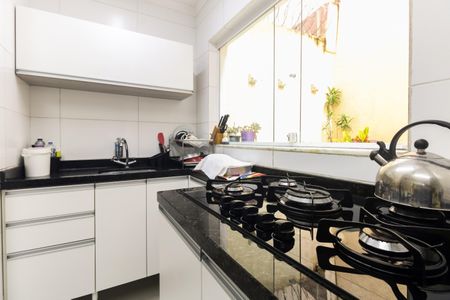 Casa à venda com 80m², 2 quartos e 2 vagas Casa à venda com 80m², 2 quartos e 2 vagasCozinha