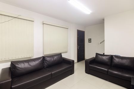 Casa à venda com 80m², 2 quartos e 2 vagas Casa à venda com 80m², 2 quartos e 2 vagasSala