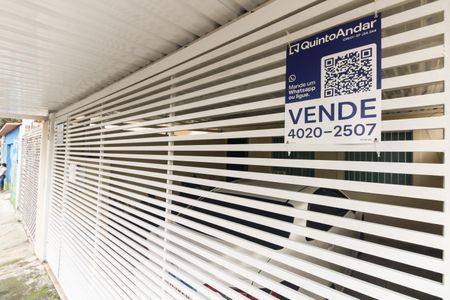 Casa à venda com 80m², 2 quartos e 2 vagas Casa à venda com 80m², 2 quartos e 2 vagasFachada