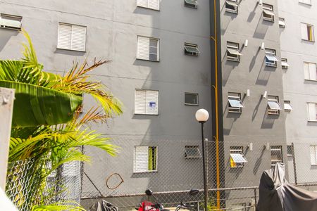 Apartamento à venda com 45m², 2 quartos e 1 vaga Apartamento à venda com 45m², 2 quartos e 1 vagaPlaca na janela