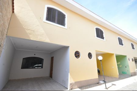Casa de condomínio à venda com 99m², 3 quartos e 2 vagasFachada do condomínio