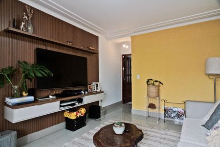 Casa para alugar com 3 quartos, 145m² em Jardim Regina, São Paulo