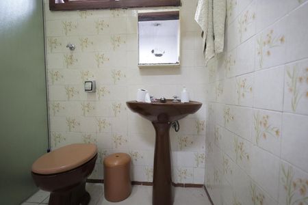 Casa à venda com 340m², 4 quartos e 4 vagasBanheiro Área de Serviço