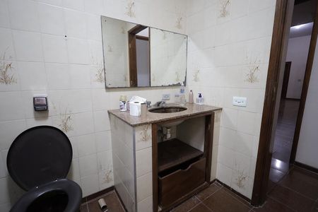 Casa à venda com 340m², 4 quartos e 4 vagasBanheiro 2