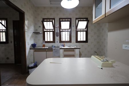 Casa à venda com 340m², 4 quartos e 4 vagasCozinha