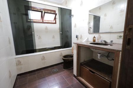 Casa à venda com 340m², 4 quartos e 4 vagasBanheiro 3