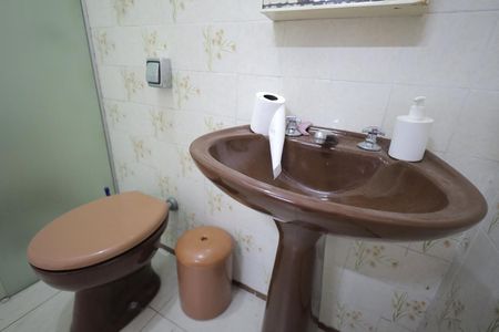 Casa à venda com 340m², 4 quartos e 4 vagasBanheiro Área de Serviço