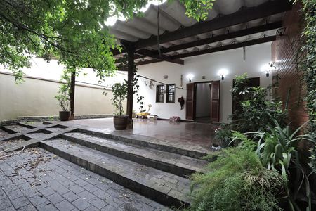 Casa à venda com 340m², 4 quartos e 4 vagasQuintal