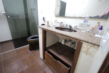 Casa à venda com 340m², 4 quartos e 4 vagasBanheiro 2