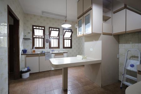Casa à venda com 340m², 4 quartos e 4 vagasCozinha