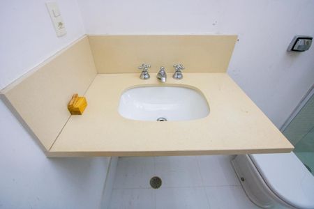 Apartamento à venda com 160m², 3 quartos e 2 vagasBanheiro do quarto 1