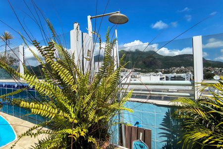 Apartamento à venda com 158m², 3 quartos e 2 vagas Apartamento à venda com 158m², 3 quartos e 2 vagasPiscina